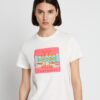 Camiseta con parche con logotipo gráfico Camiseta con parche con logotipo gráfico