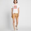 Camiseta con parche con logotipo gráfico Camiseta con parche con logotipo gráfico