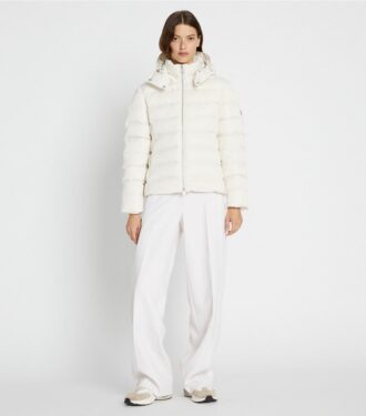 Chaqueta acolchada con cinturón de satén