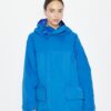 Chaqueta con capucha de lona técnica Chaqueta con capucha de lona técnica