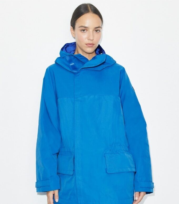 Chaqueta con capucha de lona técnica Chaqueta con capucha de lona técnica