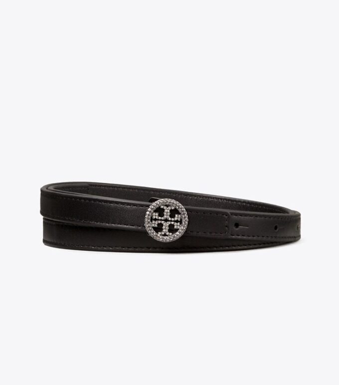 Cinturón fino con logotipo adornado