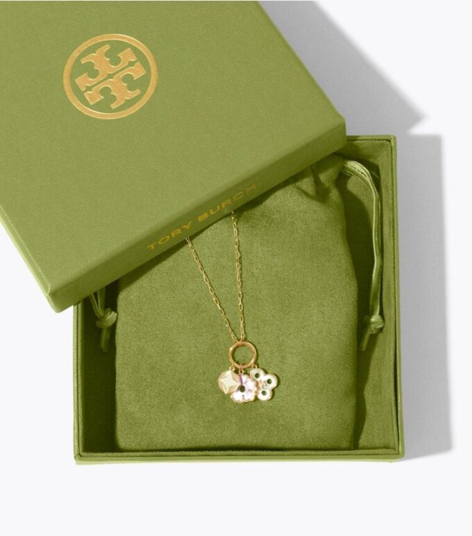 Collar con colgante con dije «Forget Me Not» (No me olvides) Collar con colgante con dije «Forget Me Not» (No me olvides)