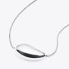 Collar con colgante perforado Collar con colgante perforado