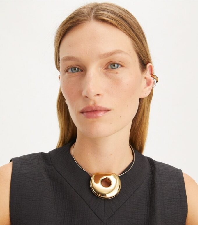 Collar con collar perforado Collar con collar perforado