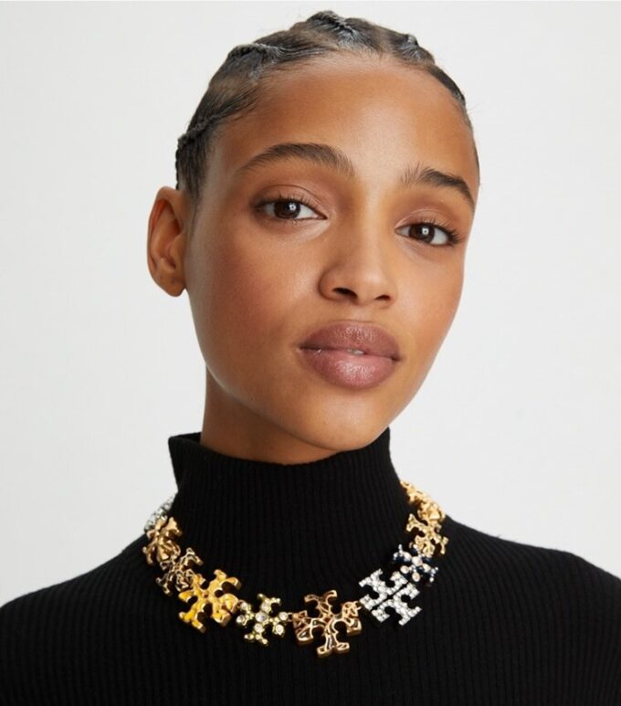 Collar con logotipo Collar con logotipo