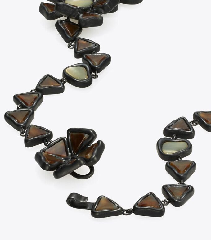 Collar de tres vueltas de resina Curiosity Collar de tres vueltas de resina Curiosity