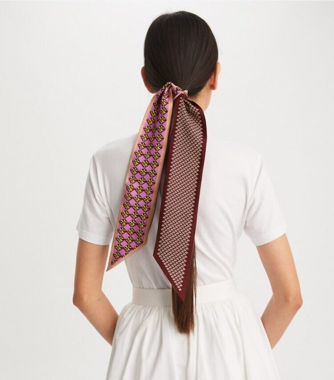 Corbata de seda con logotipo a cuadros en 3D Corbata de seda con logotipo a cuadros en 3D
