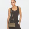 Mini bolso tipo satchel Eleanor con textura granulada Mini bolso tipo satchel Eleanor con textura granulada