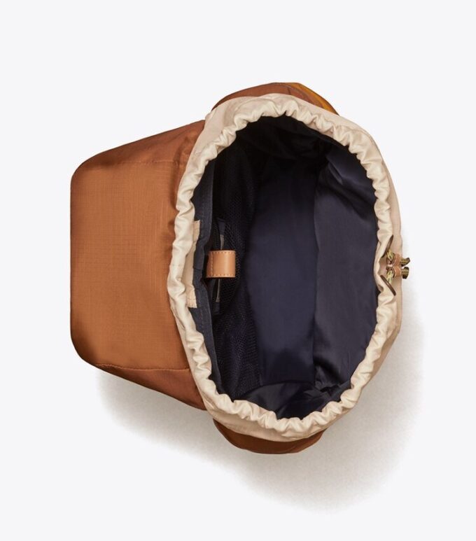 Mochila con parches de nailon ripstop Mochila con parches de nailon ripstop