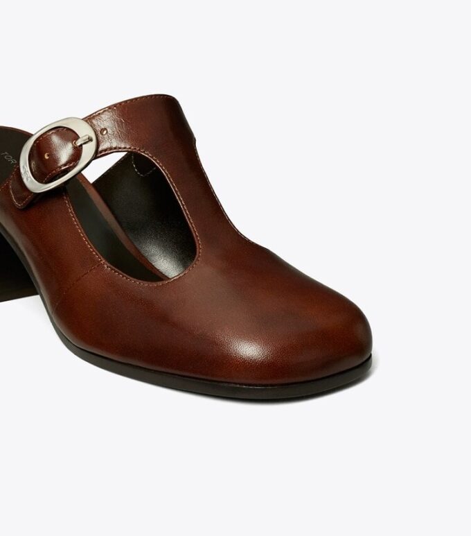 Mules con tacón y tira en T violetas Mules con tacón y tira en T violetas