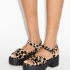 Sandalias con tacón de plataforma y cierre giratorio Sandalias con tacón de plataforma y cierre giratorio