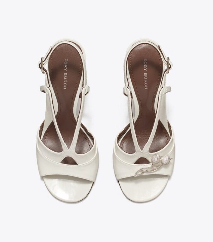 Sandalias con tacón retorcido