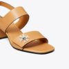 Sandalias con tacón y cierre giratorio Sandalias con tacón y cierre giratorio