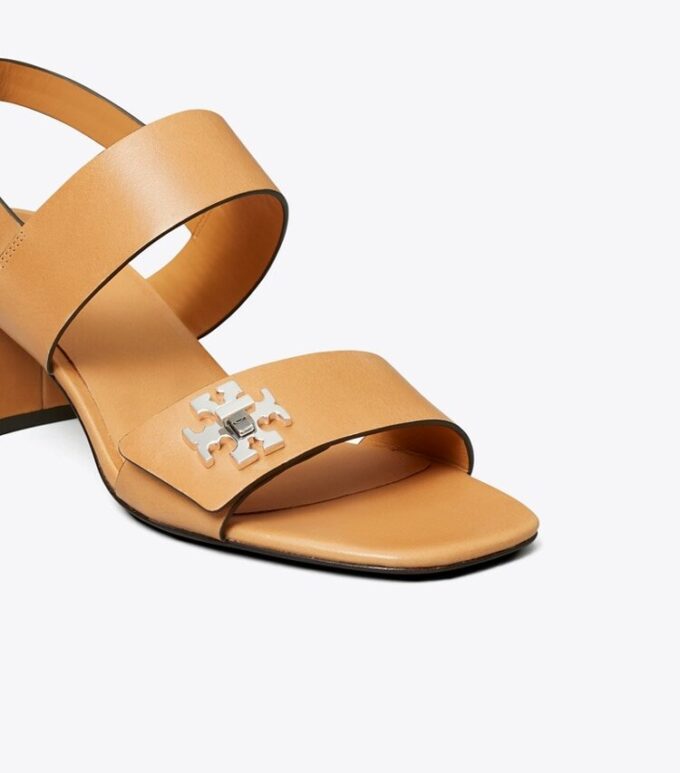 Sandalias con tacón y cierre giratorio Sandalias con tacón y cierre giratorio