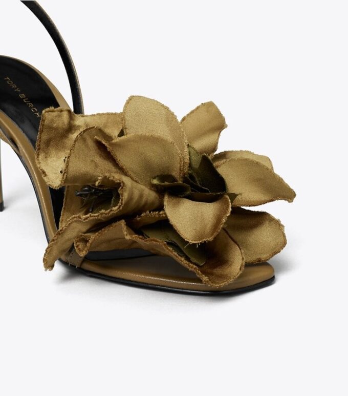 Sandalias con tacón y flores Sandalias con tacón y flores