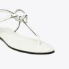 Sandalias con tira en T y anilla