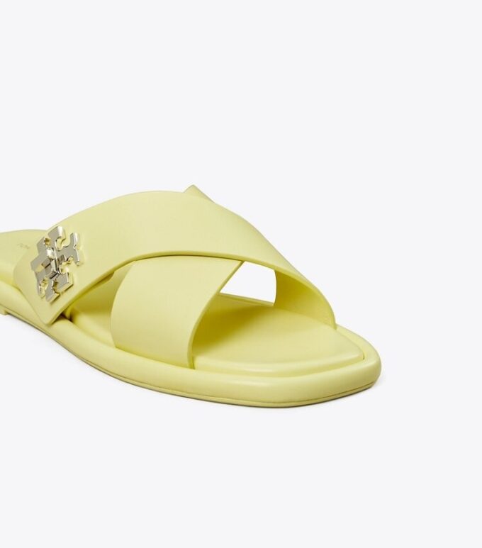 Sandalias con tiras cruzadas y cierre giratorio