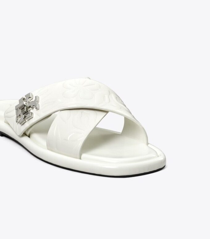 Sandalias con tiras cruzadas y cierre giratorio