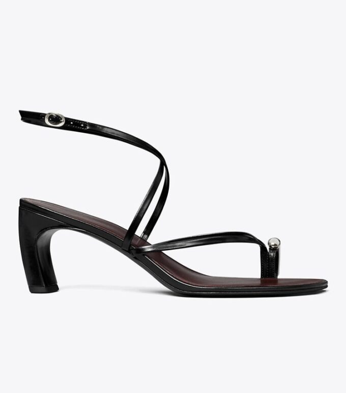 Sandalias de tacón con tiras múltiples y aberturas Sandalias de tacón con tiras múltiples y aberturas