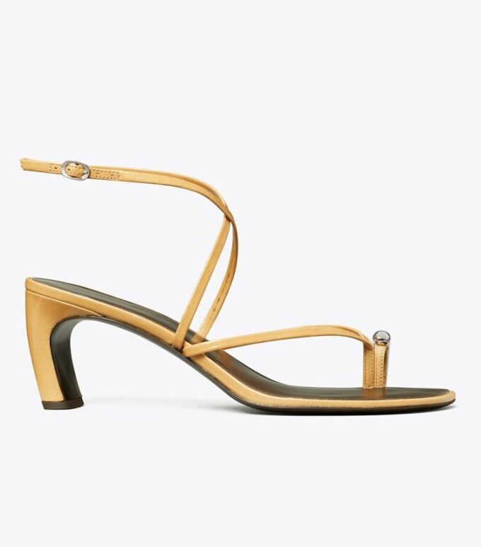 Sandalias de tacón con tiras múltiples y aberturas