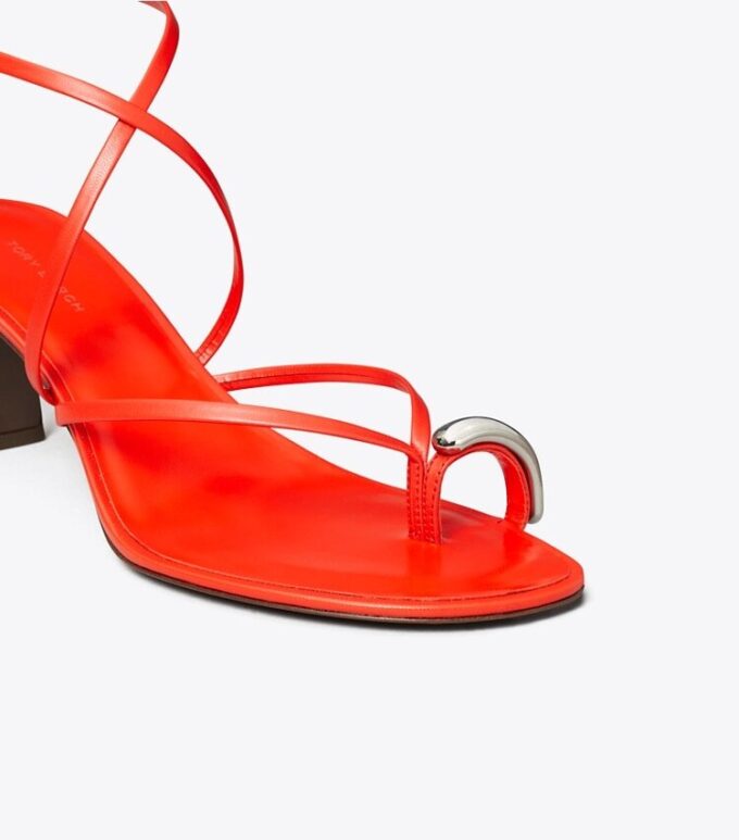 Sandalias de tacón con tiras múltiples y aberturas