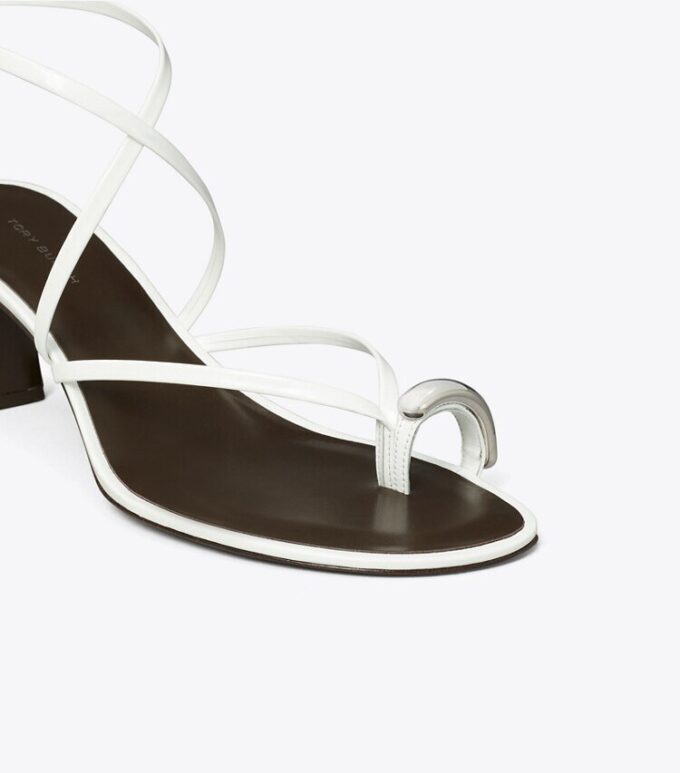 Sandalias de tacón con tiras múltiples y aberturas Sandalias de tacón con tiras múltiples y aberturas