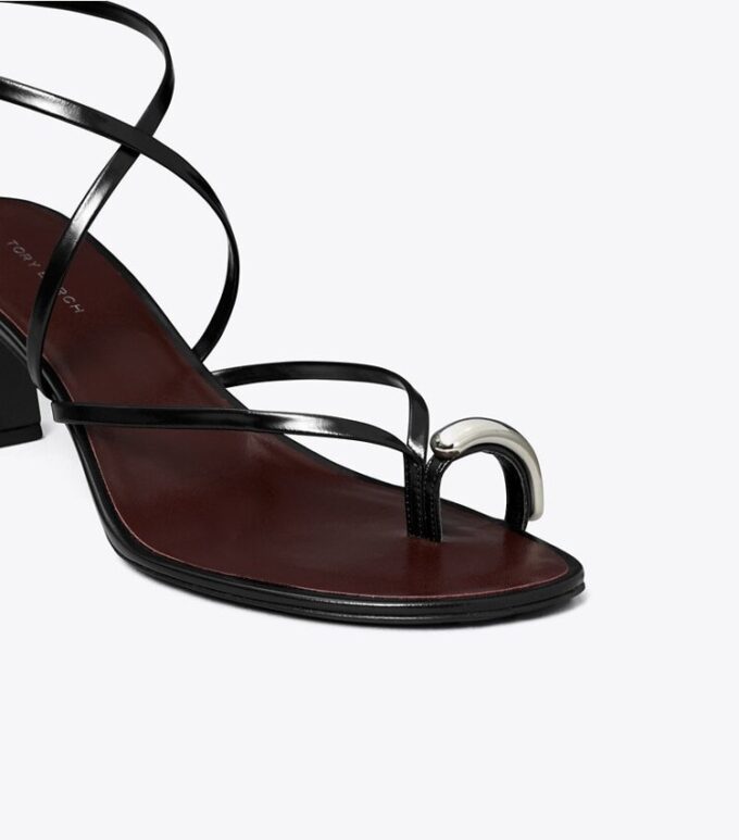 Sandalias de tacón con tiras múltiples y aberturas Sandalias de tacón con tiras múltiples y aberturas