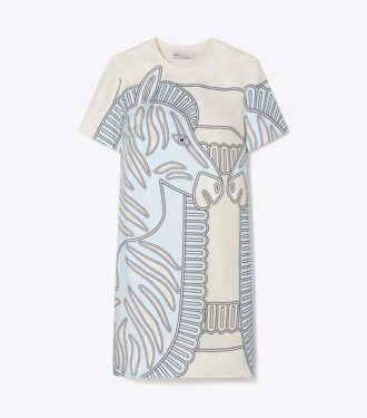 Vestido camiseta con estampado de seda en la parte delantera