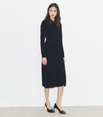 Vestido con cuello adornado