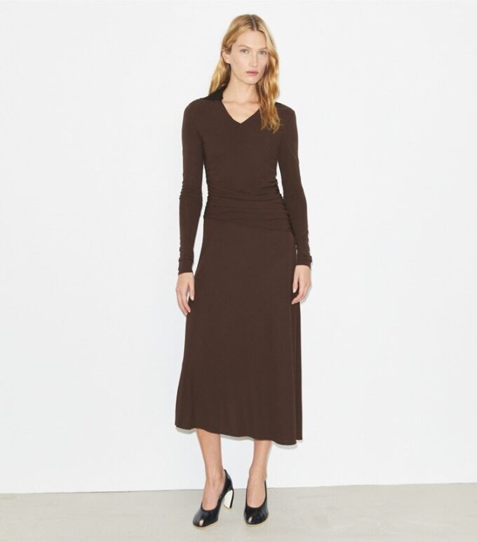 Vestido con cuello de jersey