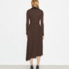 Vestido con cuello de jersey