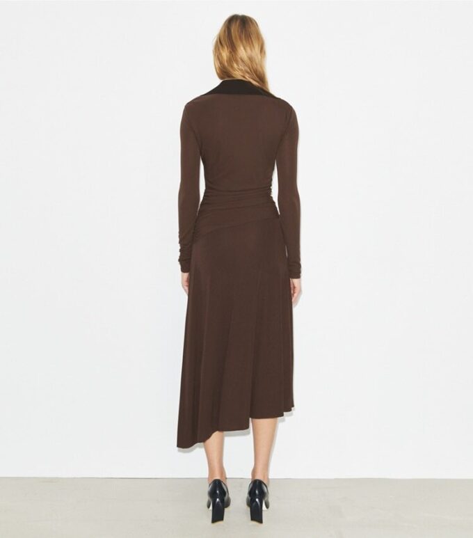 Vestido con cuello de jersey