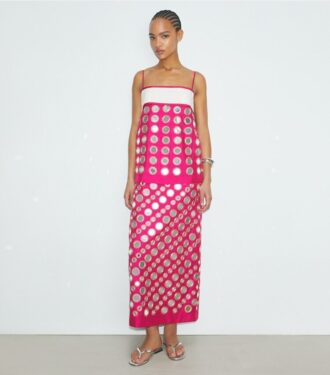 Vestido con espejos superpuestos hechos a mano