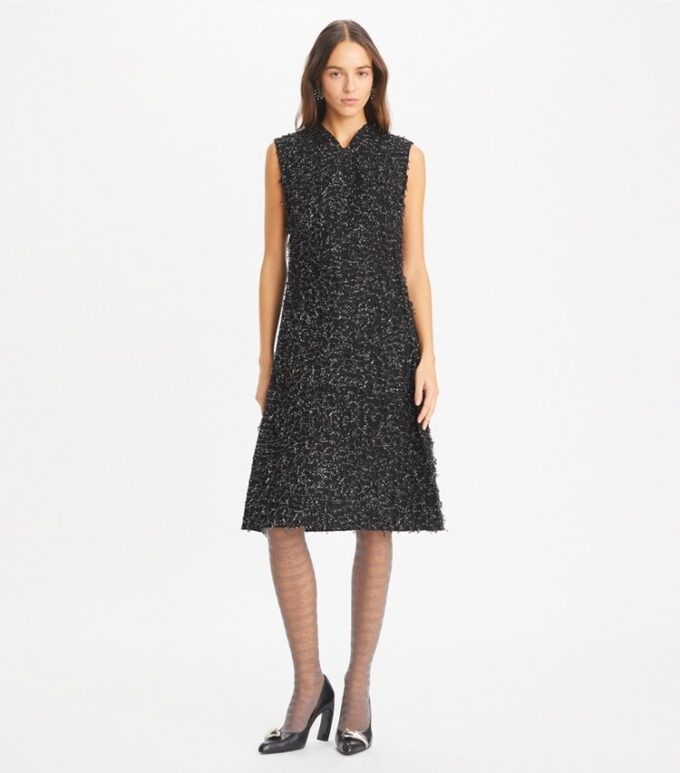 Vestido con flecos y lentejuelas Vestido con flecos y lentejuelas