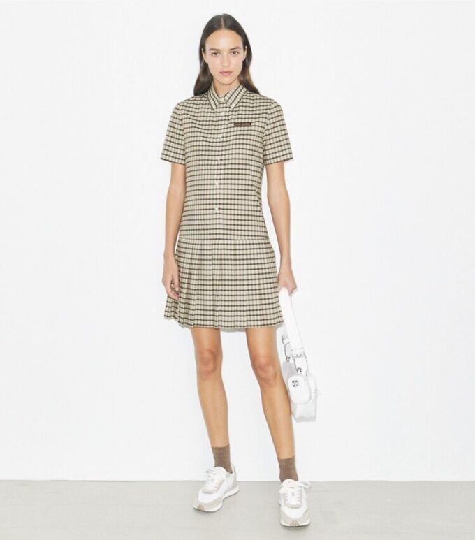 Vestido de golf a cuadros con cintura baja y pliegues Vestido de golf a cuadros con cintura baja y pliegues