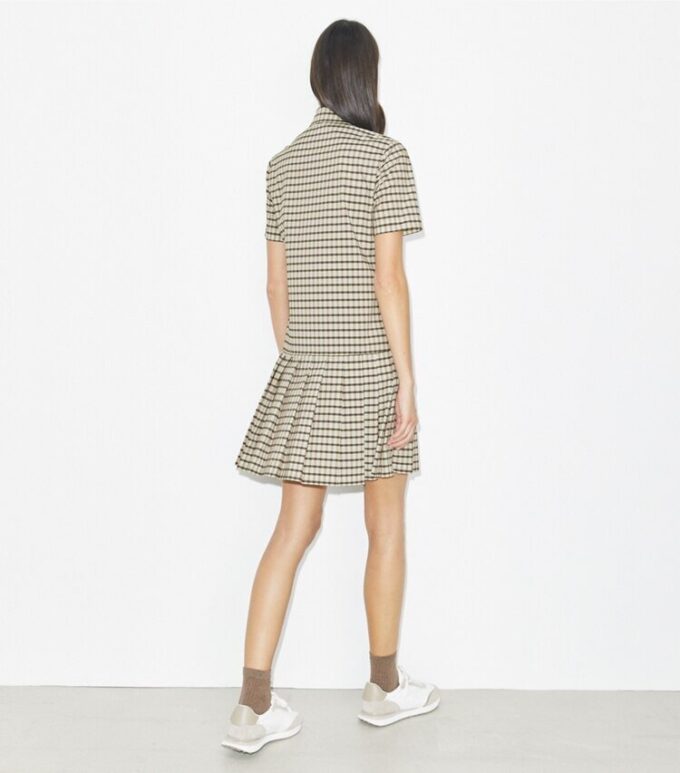 Vestido de golf a cuadros con cintura baja y pliegues Vestido de golf a cuadros con cintura baja y pliegues