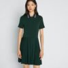 Vestido de golf con pliegues y cremallera delantera