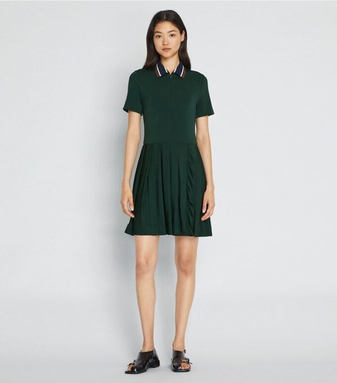 Vestido de golf con pliegues y cremallera delantera
