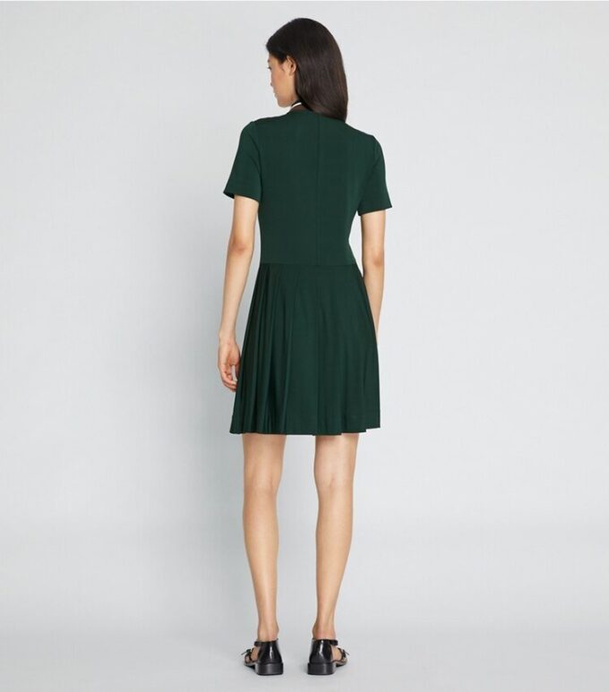 Vestido de golf con pliegues y cremallera delantera