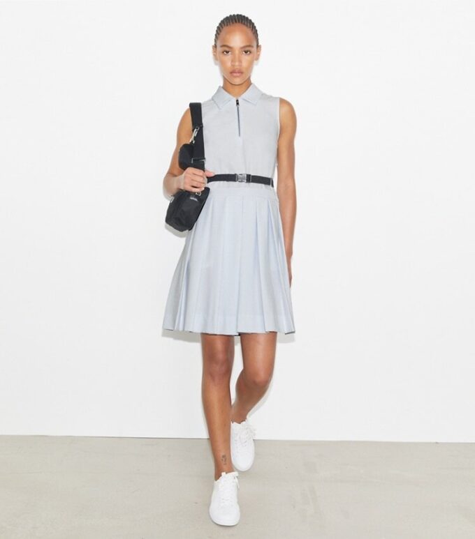 Vestido de golf plisado con jacquard T Monogram Vestido de golf plisado con jacquard T Monogram