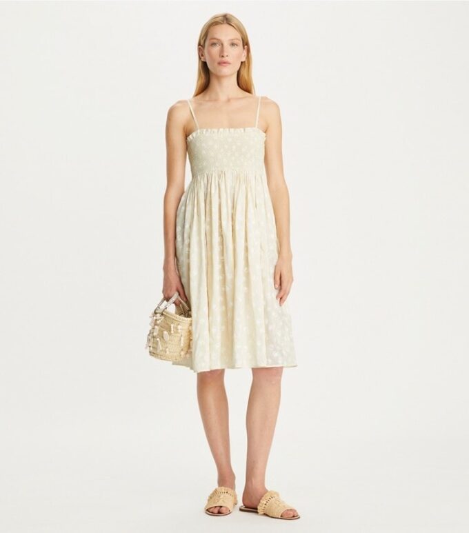 Vestido de seda sin tirantes con fruncidos Vestido de seda sin tirantes con fruncidos