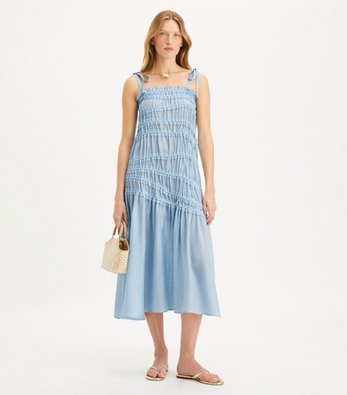 Vestido de viscosa con tirantes ajustables y fruncidos en los hombros Vestido de viscosa con tirantes ajustables y fruncidos en los hombros