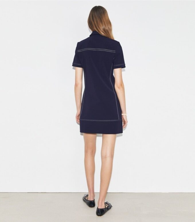 Vestido polo elástico con puntadas decorativas Vestido polo elástico con puntadas decorativas