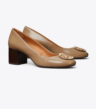 Zapatos de tacón con logotipo múltiple