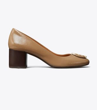 Zapatos de tacón con logotipo múltiple
