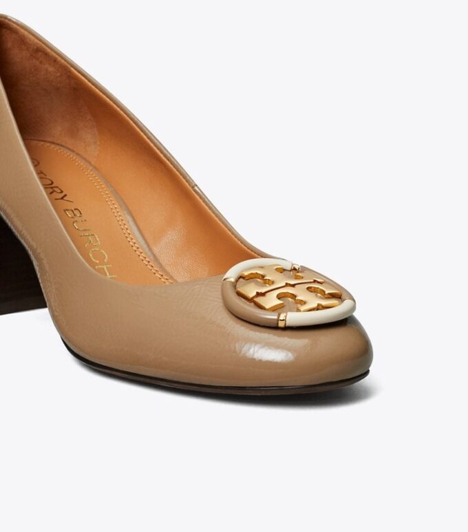 Zapatos de tacón con logotipo múltiple Zapatos de tacón con logotipo múltiple