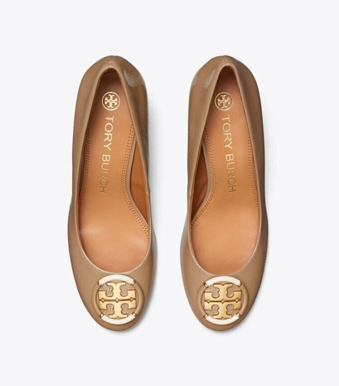 Zapatos de tacón con logotipo múltiple Zapatos de tacón con logotipo múltiple