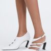 Zapatos de tacón con múltiples hebillas Zapatos de tacón con múltiples hebillas