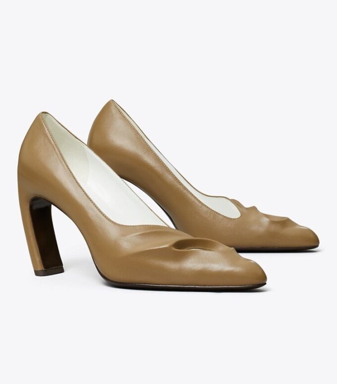 Zapatos de tacón con punta abierta esculpida Zapatos de tacón con punta abierta esculpida